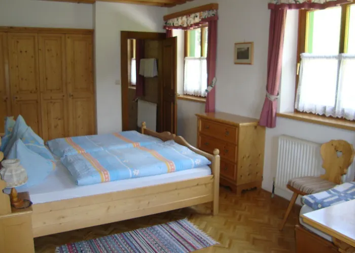 农家乐 斯卡岑古特酒店 *