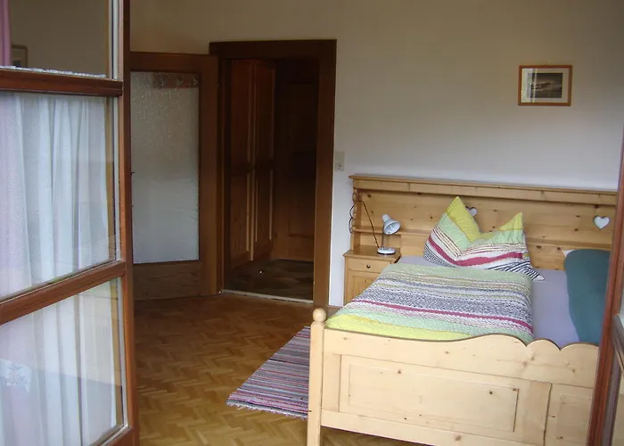 农家乐 斯卡岑古特酒店 *